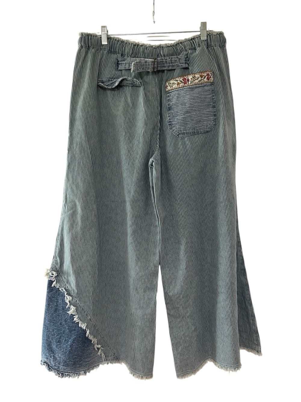 POL Camille Striped Light Blue Denim Shorts with Frayed Edge NWOT - Picture 3 of 5